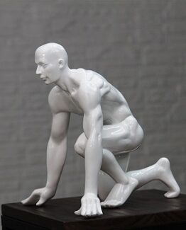 escultura hombre agachado comprar online barato